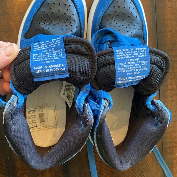 Nearly New High Top OG Retro Air Jordans - Picture 11 of 15